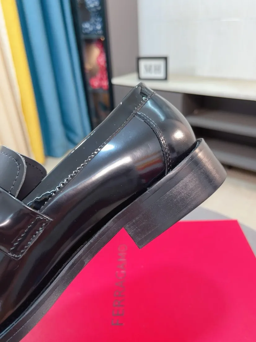 Men's shoes 💰560🌸🌸Water dyed cowhide 🆘[Salvatore Ferragamo] Ferragamo's latest casual business leather shoes for men! Available at counters simultaneously! The fabric is made of specially imported original suede calfskin, and the interior is made of imported water-dyed cowhide. It is absolutely luxurious and leads the fashion trend. Matching code: 38-44 45 customized